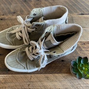 Blowfish Beige Zipper Sneaks